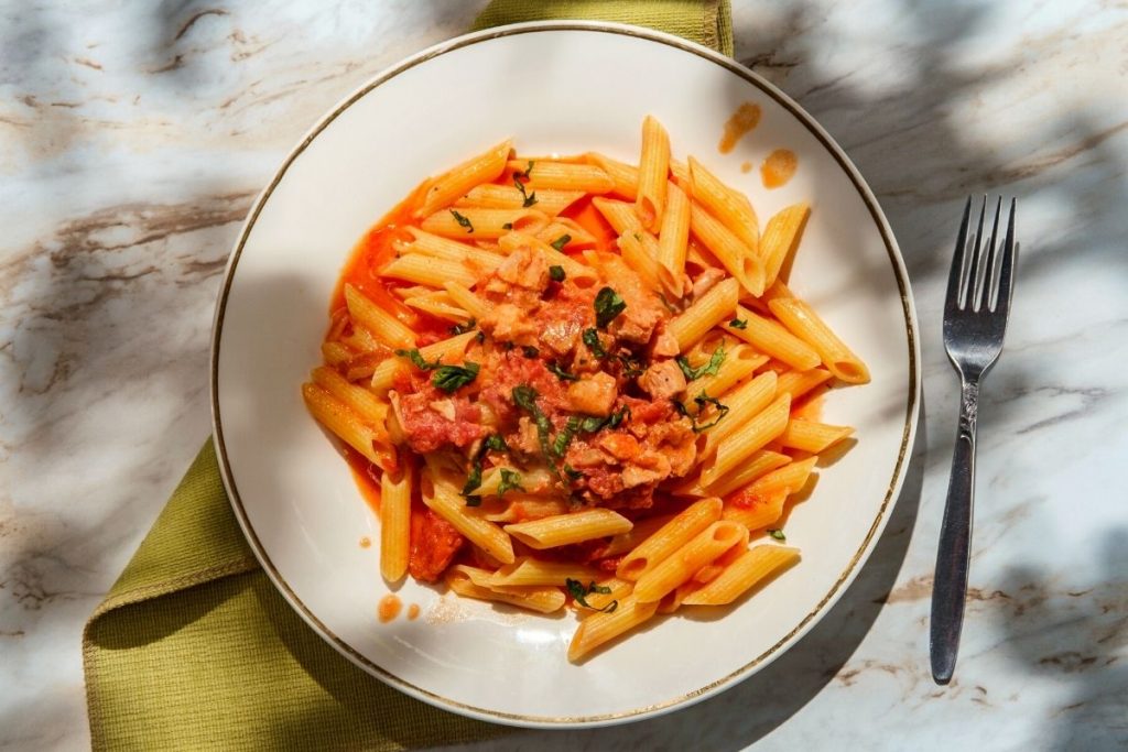 tuna pasta with tomato and basil